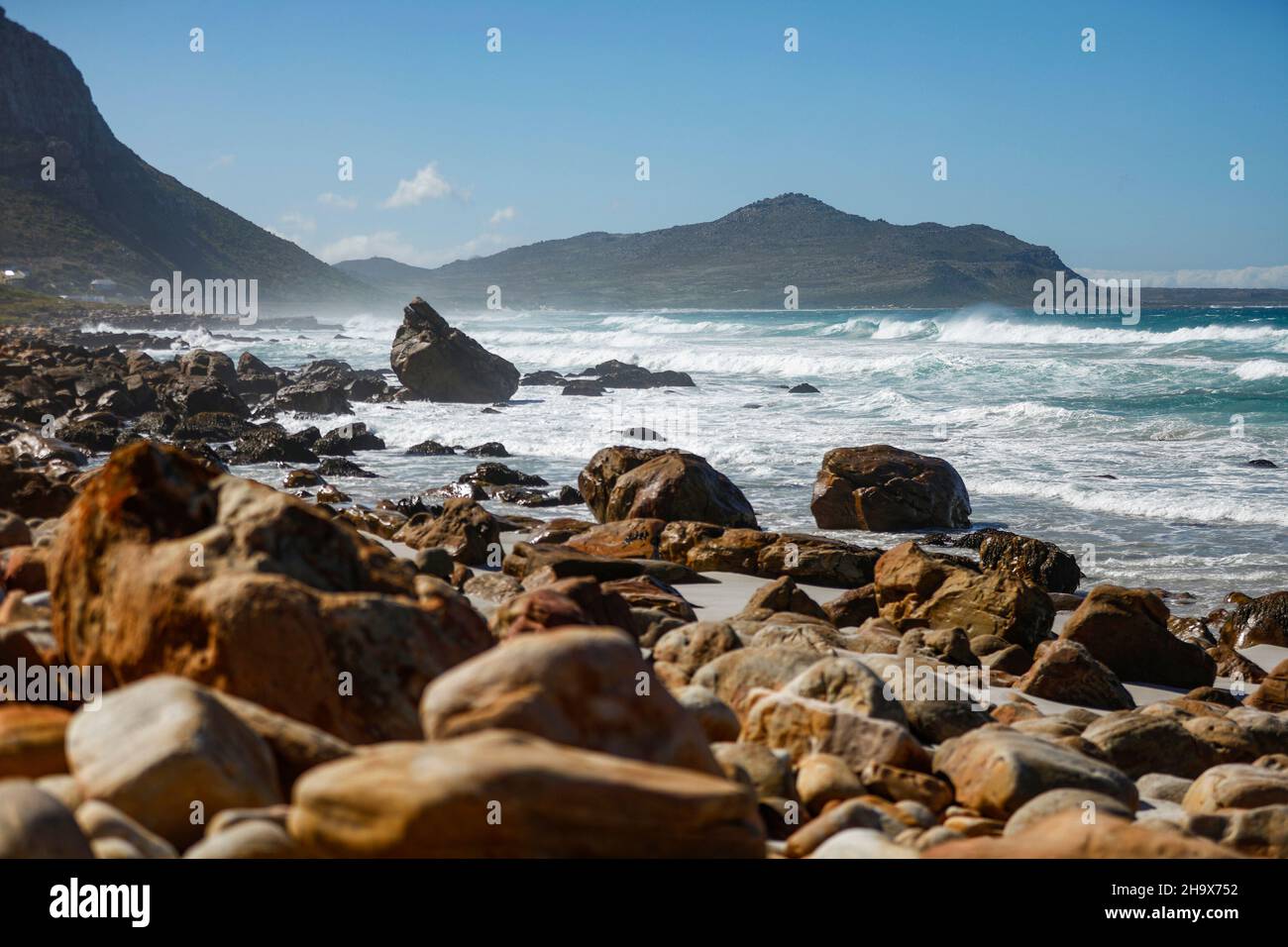 Cape Town, Saudi Arabien. 08th Dec, 2021. Cape Town: South Africa on December, 8, 2021, (Photo by Juergen Tap), Misty Cliffs, Cape Peninsula, Witsands, Whitsand, Kitebeach Credit: dpa/Alamy Live News Stock Photo