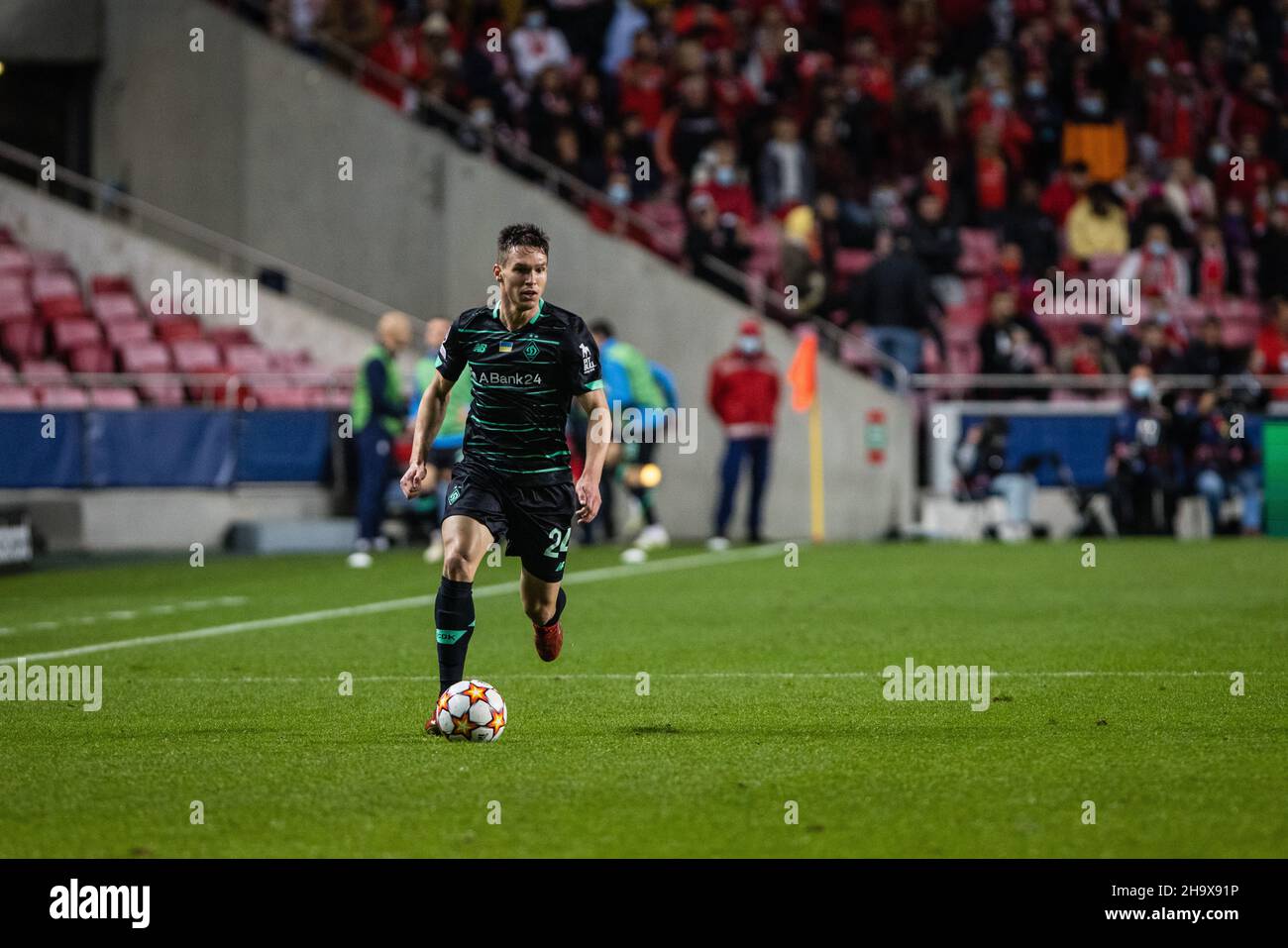 Lisbon, Portugal. 08th Dec, 2021. Oleksandr Tymchyk of FC Dynamo Kyiv in action during the UEFA Champions League Group E football match between SL Benfica and FC Dynamo Kyiv at the Luz stadium.Final score; SL Benfica 2:0 FC Dynamo Kyiv. Credit: SOPA Images Limited/Alamy Live News Stock Photo