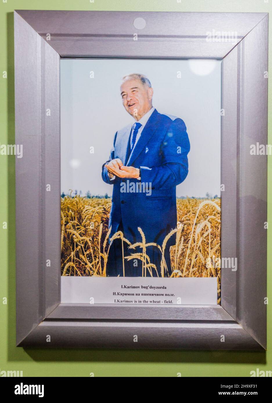 khiva-uzbekistan-april-25-2018-portrait-of-the-former-president-od
