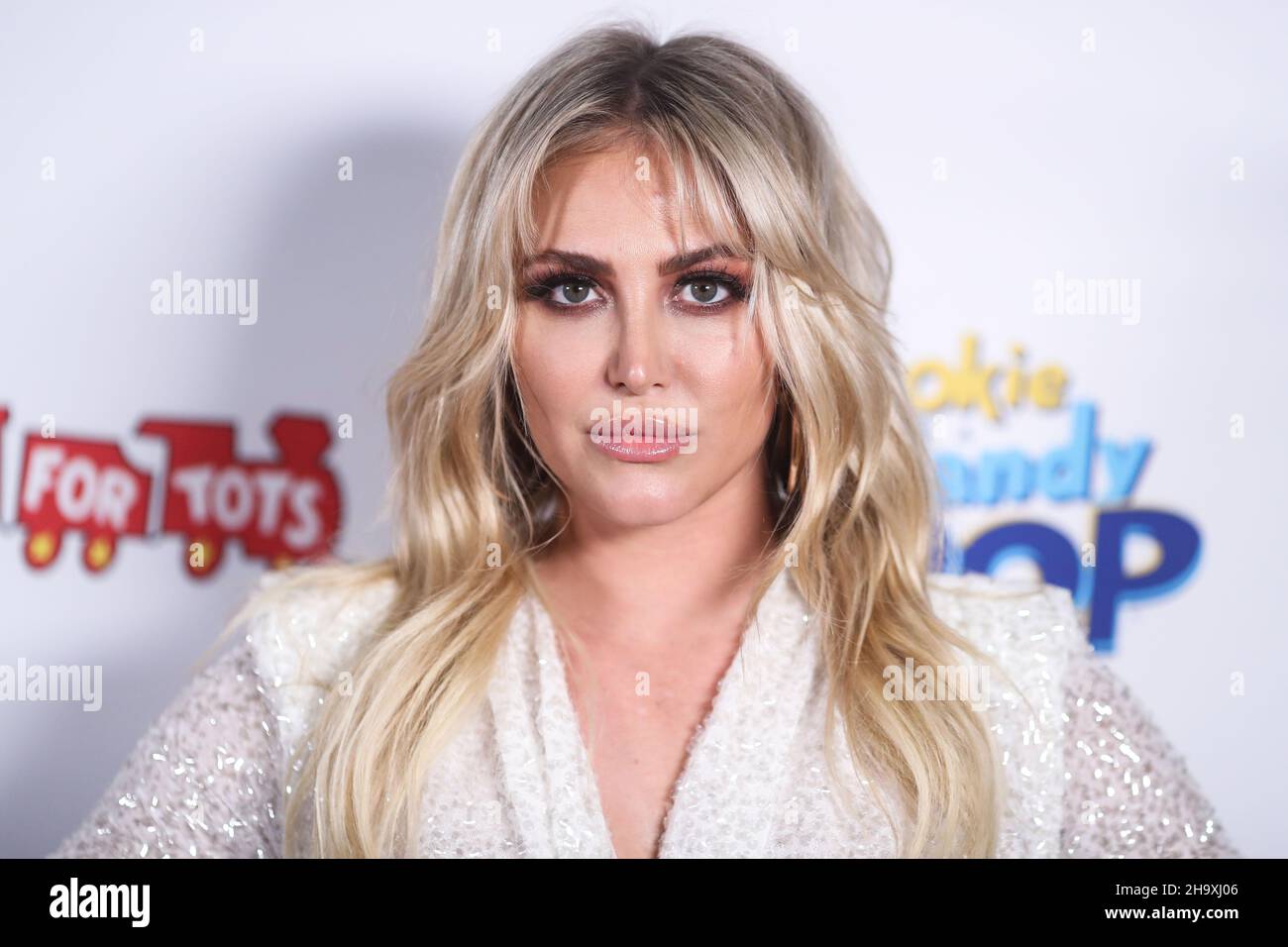 HOLLYWOOD, LOS ANGELES, CALIFORNIA, USA - DECEMBER 08: Actress Cassie