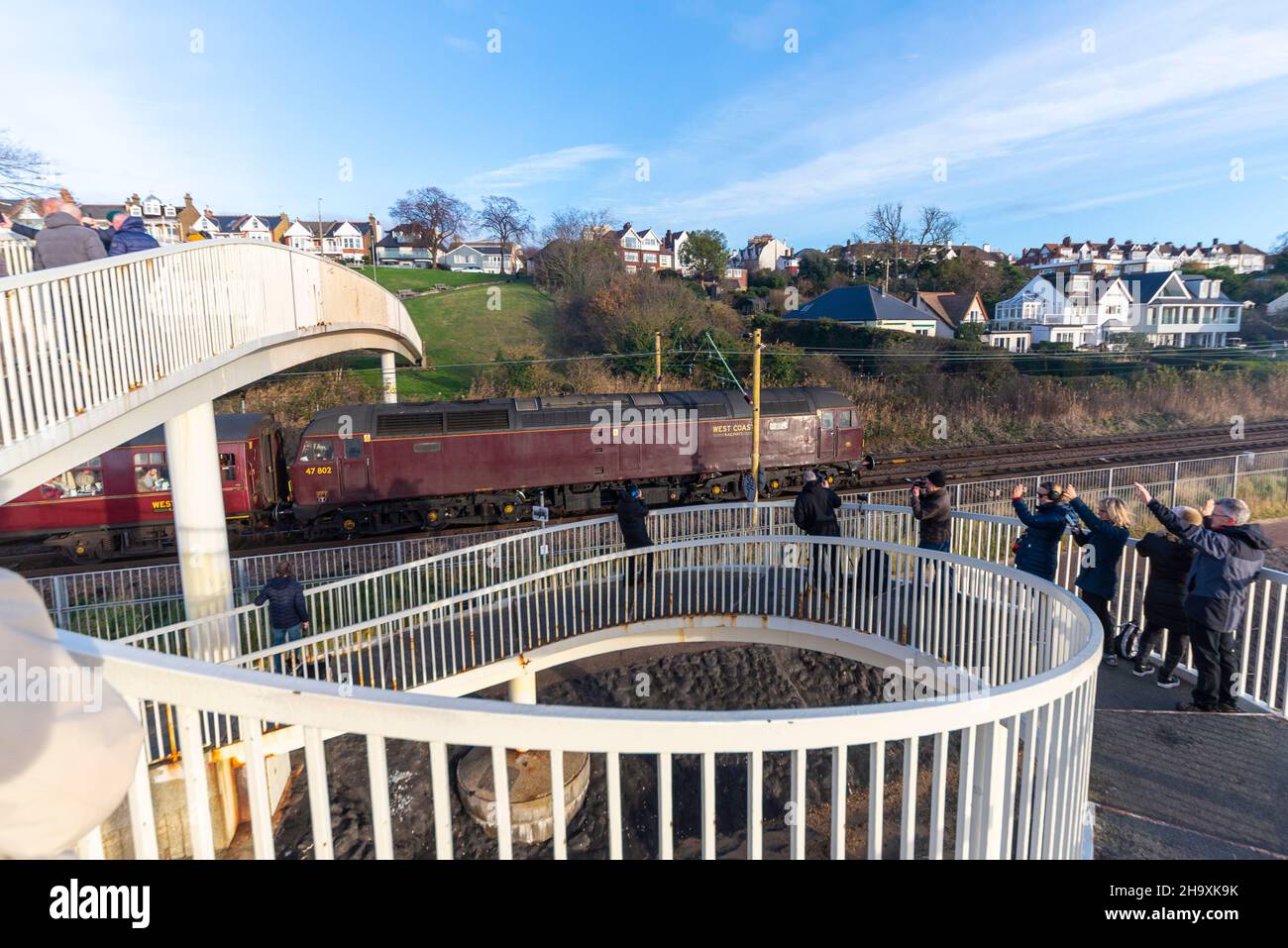 Chalkwell, Southend on Sea, Essex, UK. 9th Dec, 2021. A steam train has left Southend on Sea heading to Oxford for their Christmas Market and carol service, passing alongside the Thames at Chalkwell. The Steam Dreams organised special train is being hauled by ex British Rail LMS Stanier Black Five steam locomotive number 44871, which was built in 1945 and one of the last to operate passenger services before the removal of steam from Britain’s railways in 1968. A 1960s vintage Class 47 diesel is positioned at the back of the train as safety backup, as people watch from Gypsy Bridge Stock Photo