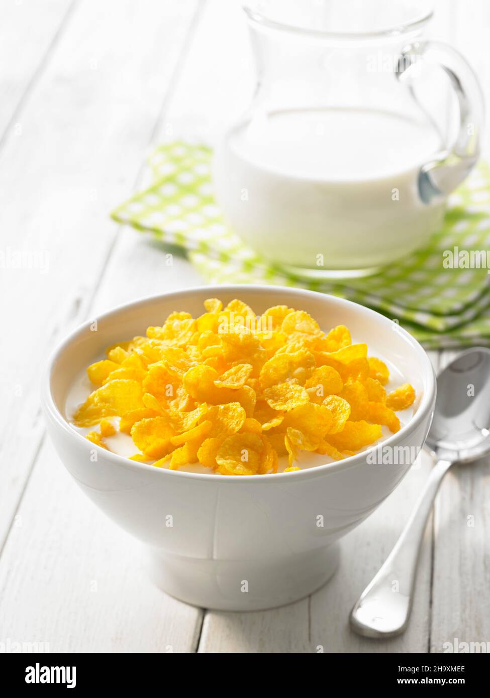 Cornflakes with milk Stock Photo - Alamy