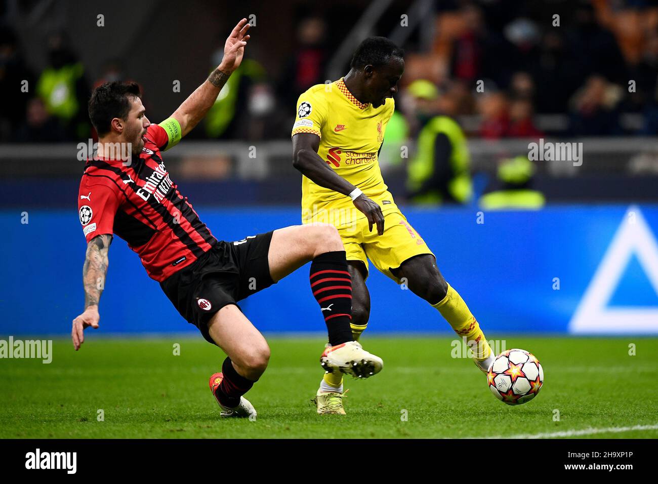 Milan, Italy. 07 December 2021. Sadio Mane of Liverpool FC is tackled by Alessio Romagnoli of AC Milan during the UEFA Champions League football match between AC Milan and Liverpool FC. Credit: Nicolò Campo/Alamy Live News Stock Photo