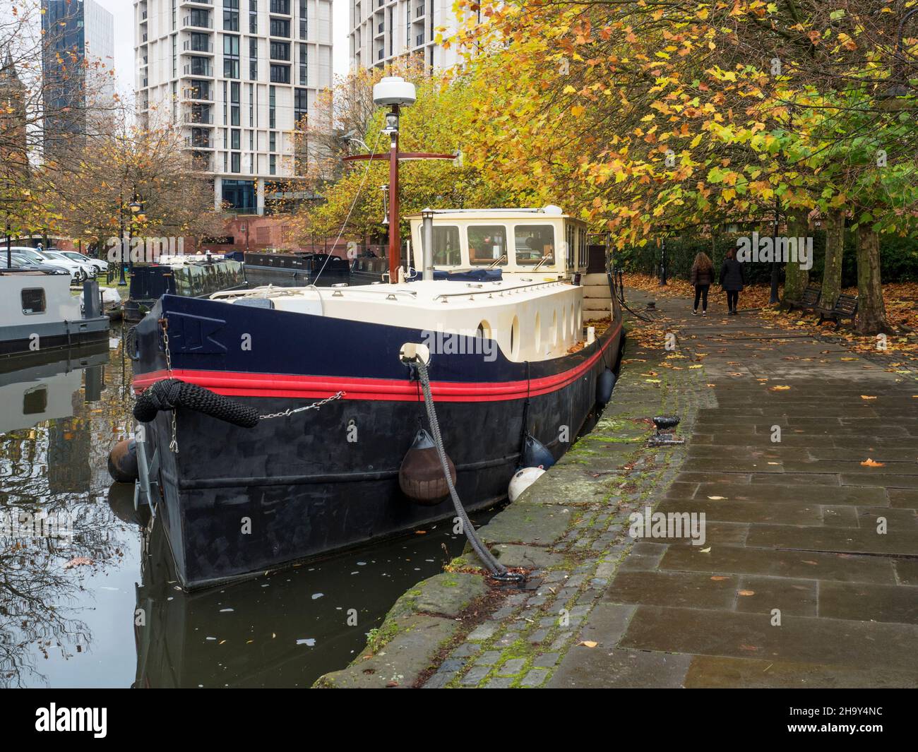Walking on the Bridgewatr Canal Towpath in Autumn Castlefield Canal Basin in Castlefield Manchester Greater Manchester England Stock Photo