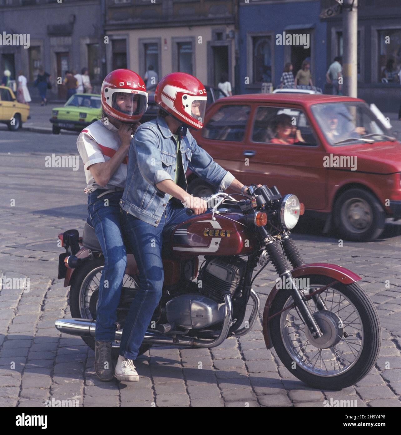 Wroc³aw 07.1987. Para na motocyklu model CEZET 350 typ 472.6. uu PAP/Jan  Morek Dok³adny dzieñ