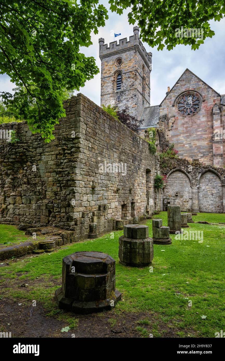 Culross abbey scotland hi-res stock photography and images - Alamy