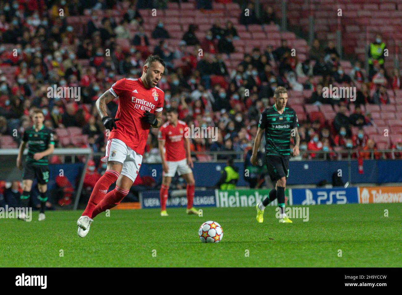 December 08, 2021. Lisbon, Portugal. Benfica's defender from Argentina Nicolas Otamendi (30) in action during the game of the 6th round of Group E for the UEFA Champions League, Benfica vs Dynamo Kiev Credit: Alexandre de Sousa/Alamy Live News Stock Photo