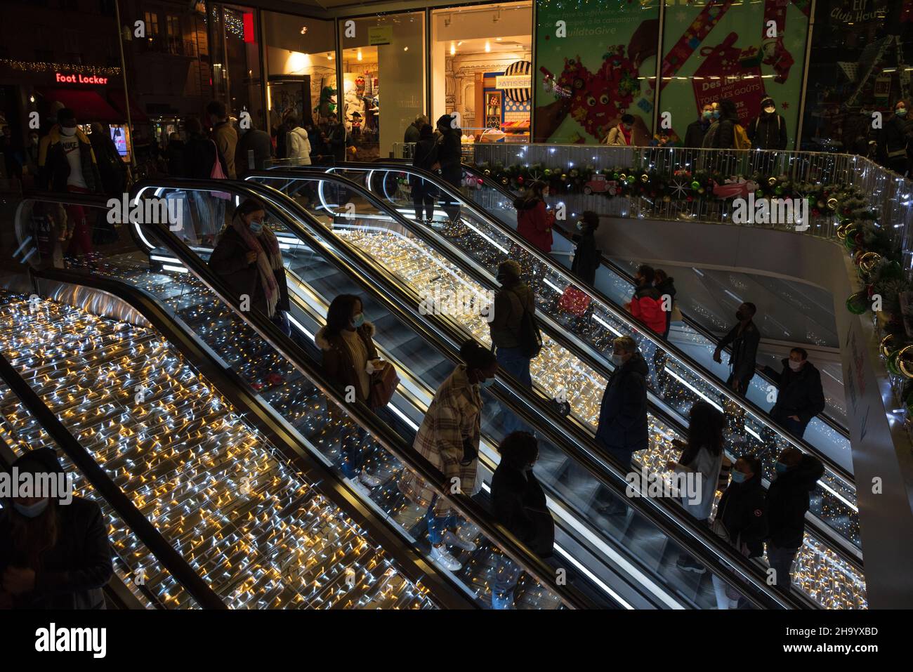 Escalators christmas lights hi-res stock photography and images - Alamy