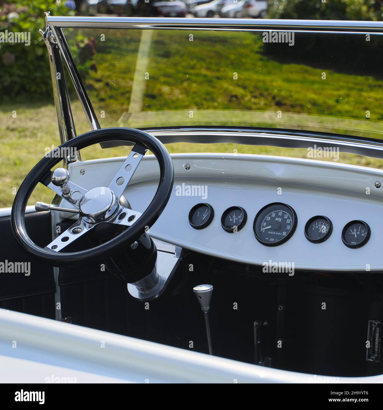 Steering wheel of an old retro car Stock Photo - Alamy