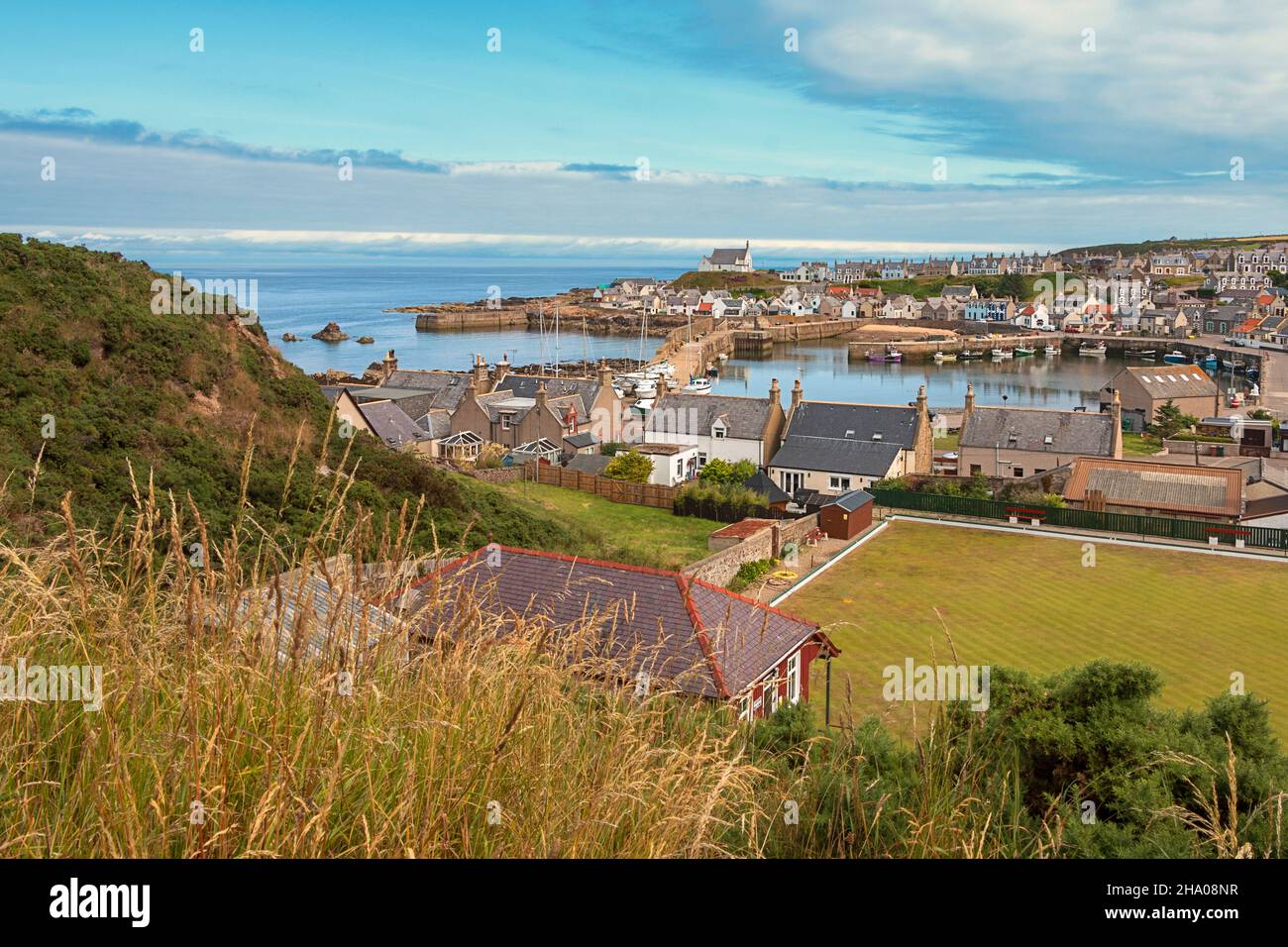 FINDOCHTY MORAY COAST SCOTLAND BOWLING GREEN HARBOUR AND HOUSES IN SUMMER Stock Photo