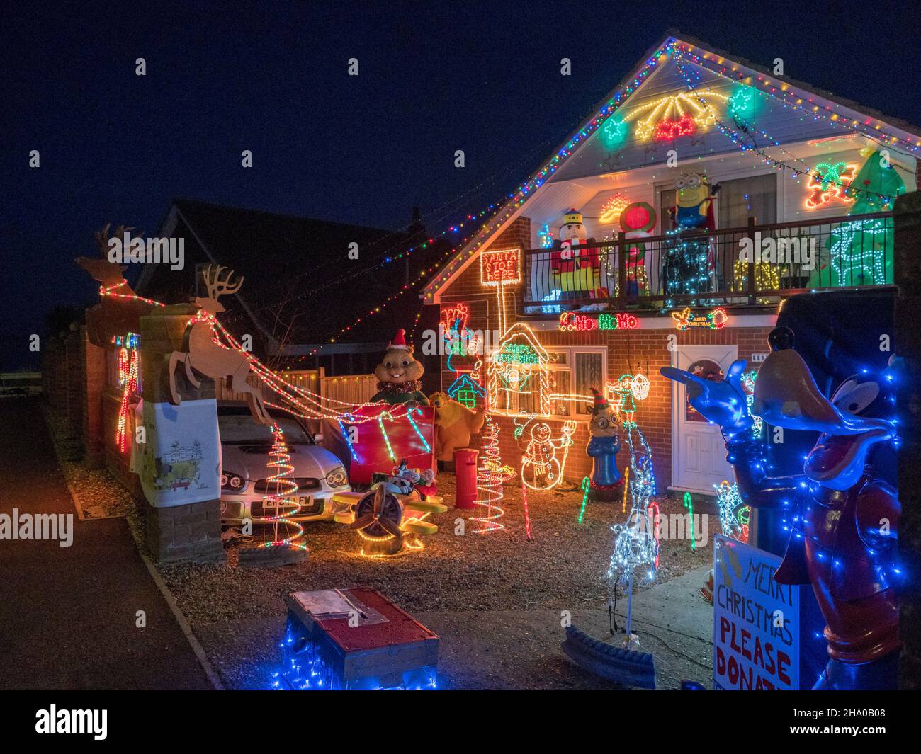 Warden Bay, Kent, UK. 9th Dec, 2021. A house illuminated with Christmas