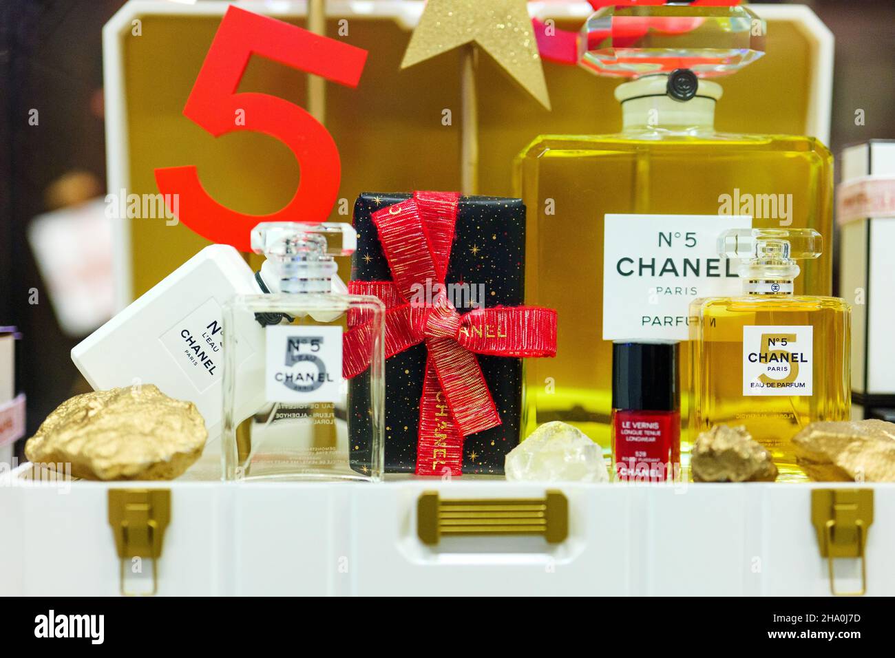 Chanel 5 hi-res stock photography and images - Page 2 - Alamy