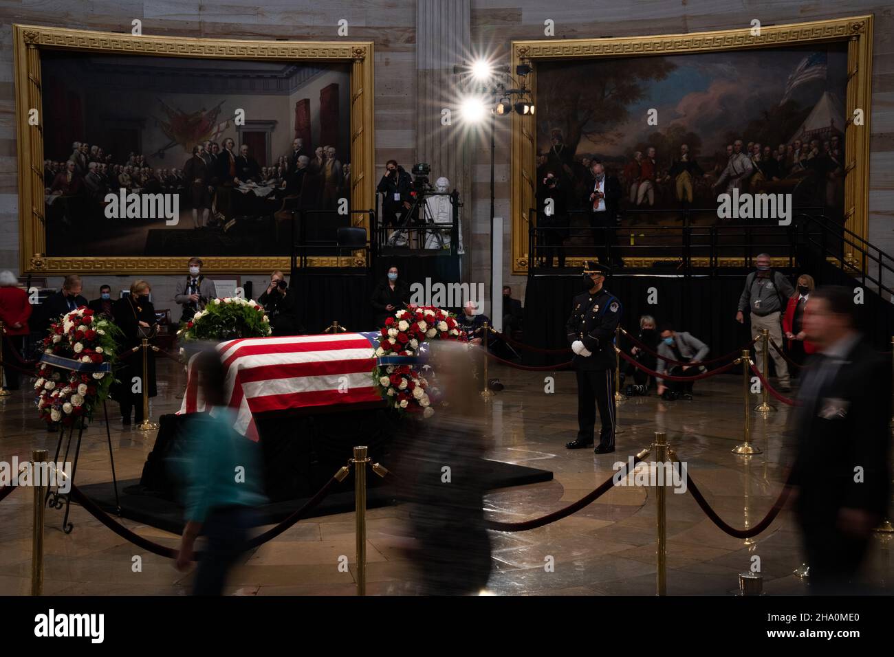 Washington, USA. 09th Dec, 2021. People gather to honor the life of Senator Robert J. Dole (R-KS) as he lies in state at the Rotunda of the U.S. Capitol in Washington, DC on Thursday, December 9, 2021. (Photo by Sarahbeth Maney/Pool/Sipa USA) Credit: Sipa USA/Alamy Live News Stock Photo