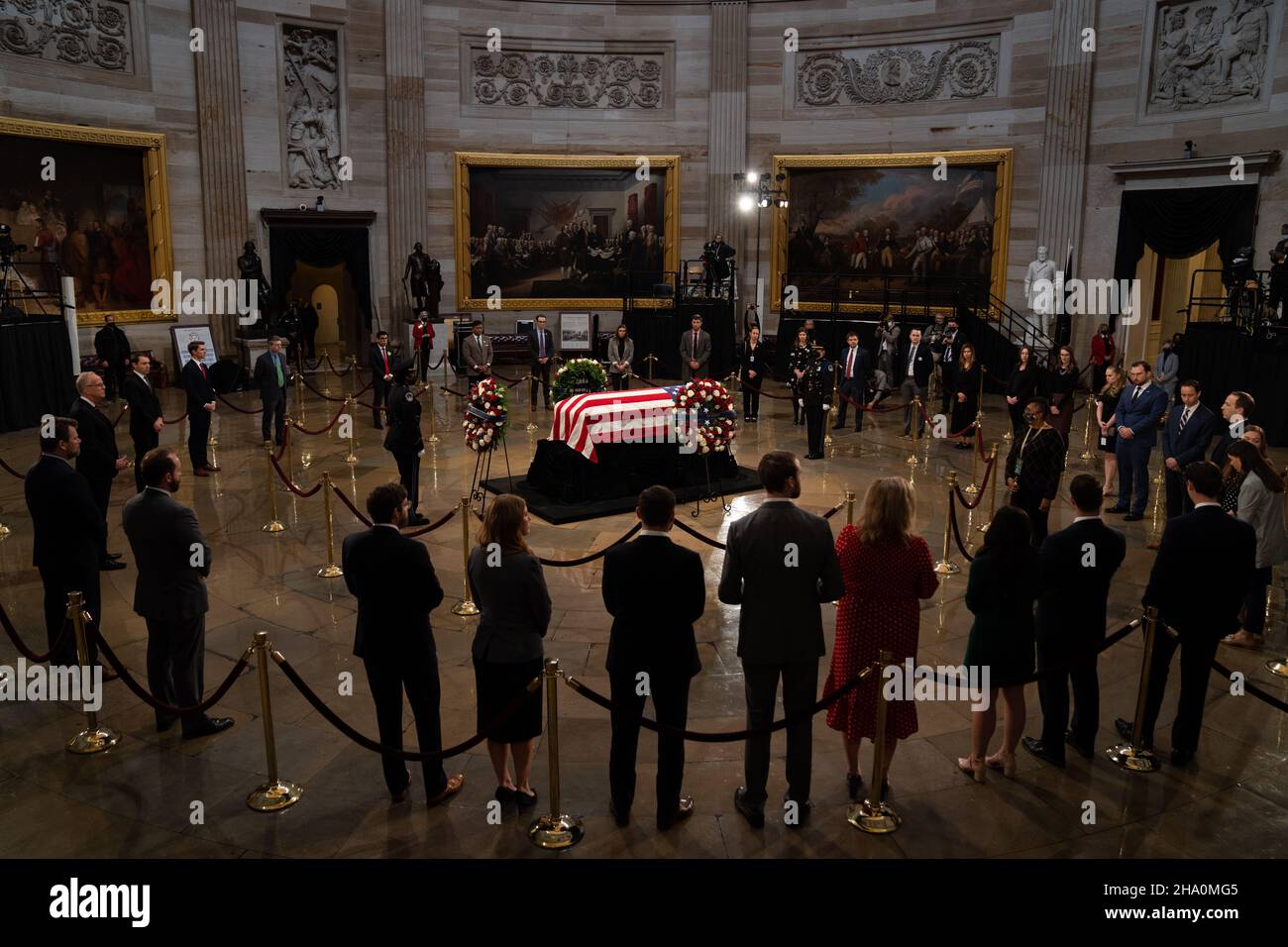 Washington, USA. 09th Dec, 2021. People gather to honor the life of Senator Robert J. Dole (R-KS) as he lies in state at the Rotunda of the U.S. Capitol in Washington, DC on Thursday, December 9, 2021. (Photo by Sarahbeth Maney/Pool/Sipa USA) Credit: Sipa USA/Alamy Live News Stock Photo