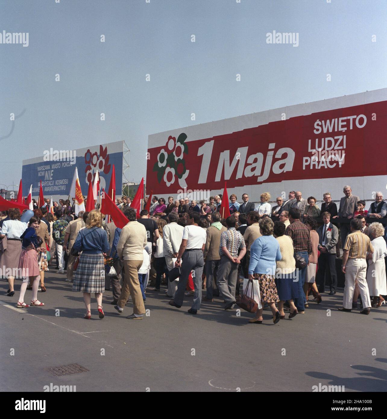 Warszawa 01.05.1986. Obchody Œwiêta Pracy. msa  PAP/Jan Morek         Warsaw, 1 May 1986. May Day celebrations.  msa  PAP/Jan Morek Stock Photo