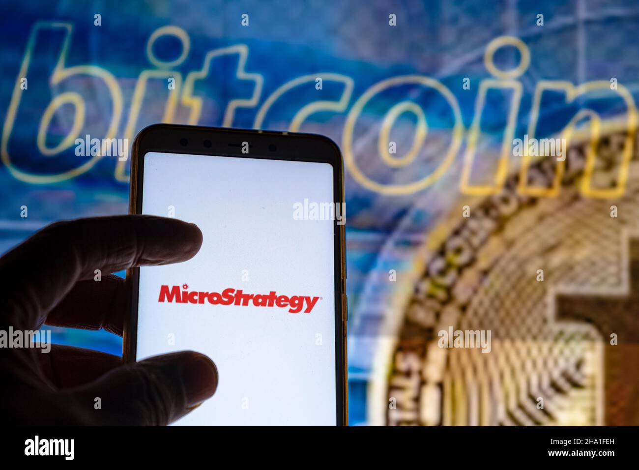 MicroStrategy（MSTR）Reddit亏损分析：5.7万美元浮亏及比特币相关性影响