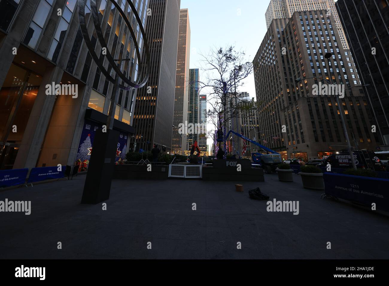 News corp building tree hires stock photography and images Alamy