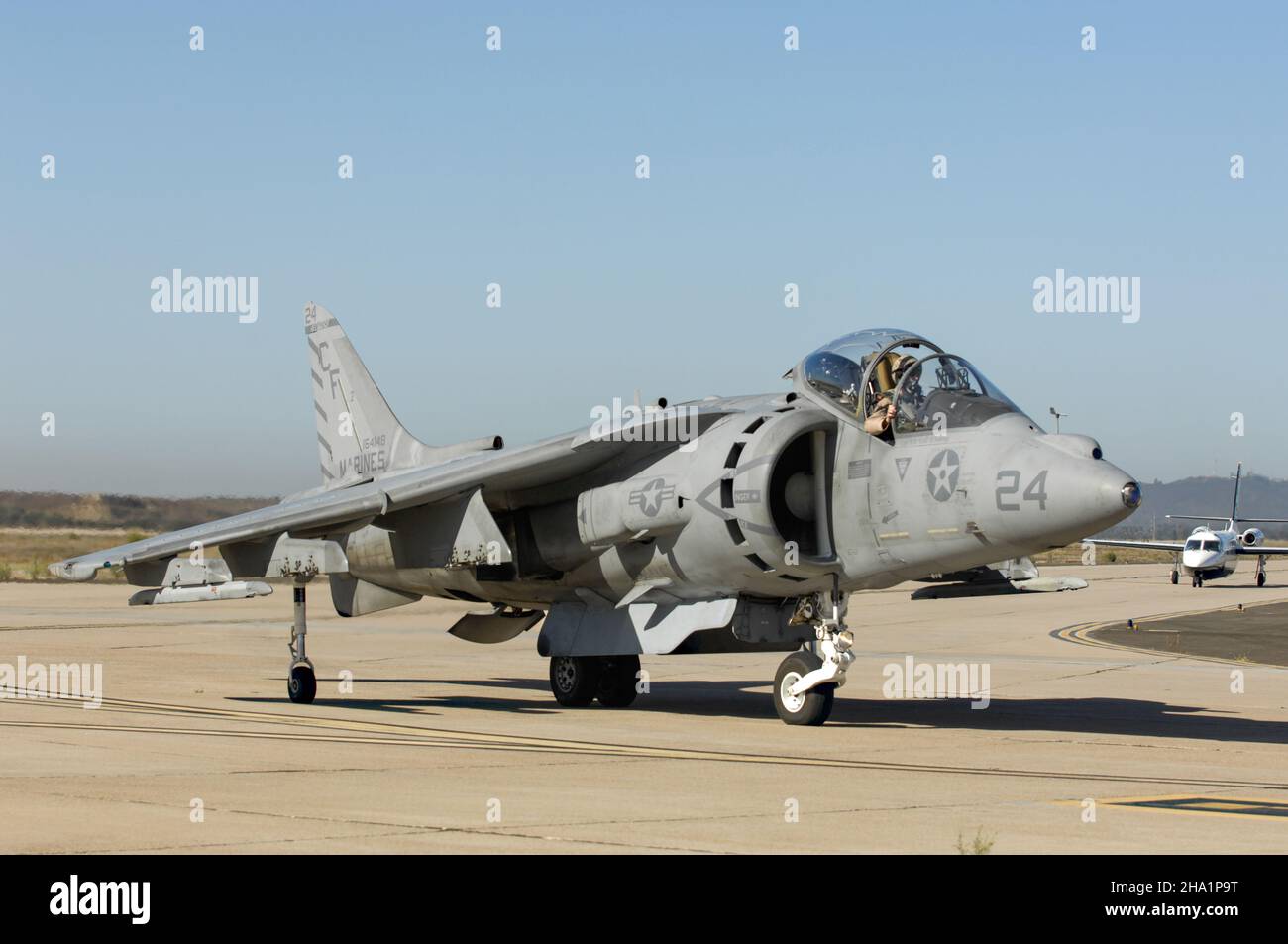 Mcdonnell douglas av 8b harrier ii hi-res stock photography and images ...