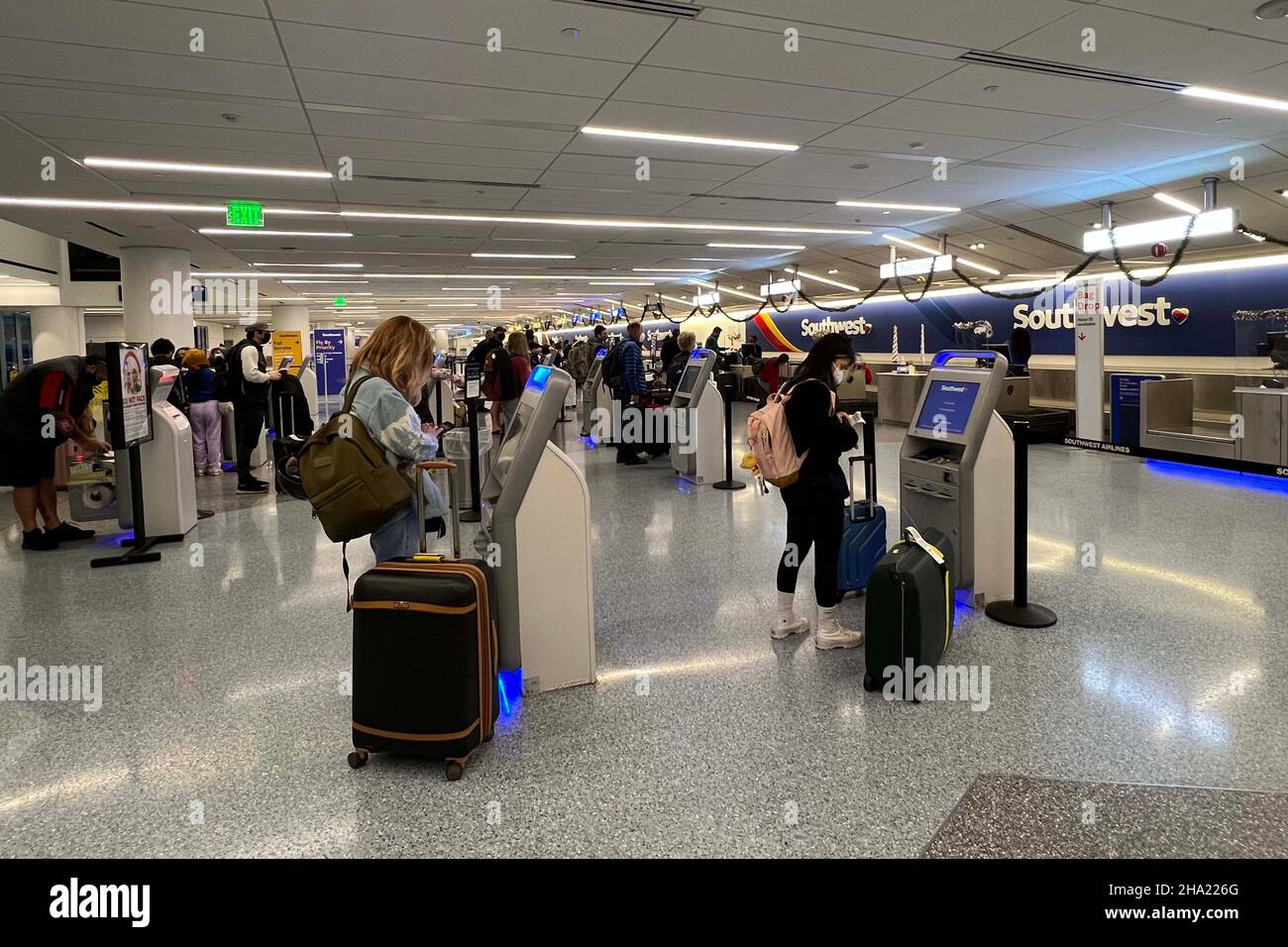 Los Angeles, United States. 09th Dec, 2021. Passengers check in at