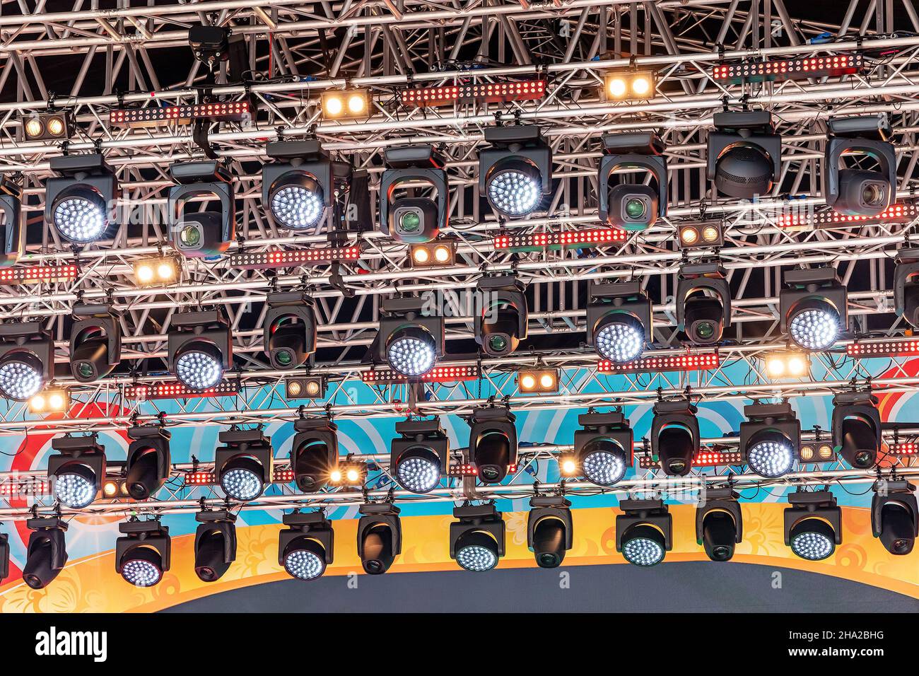 Professional spotlights and other lighting equipment on the music stage