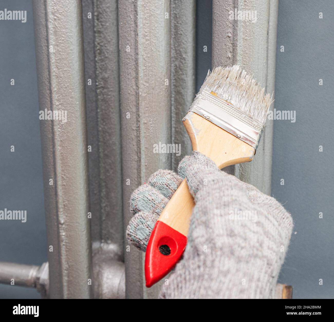 painting of the heating radiator in the apartment with a special silver