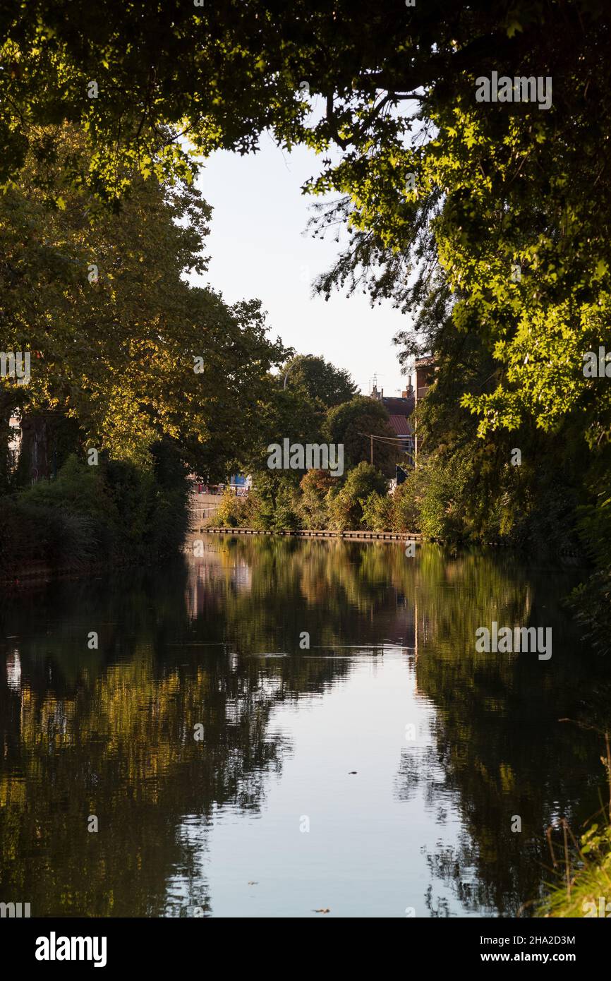 Toulouse (south-western France): the Canal du Midi near the lock “ecluse des Minimes” Stock Photo