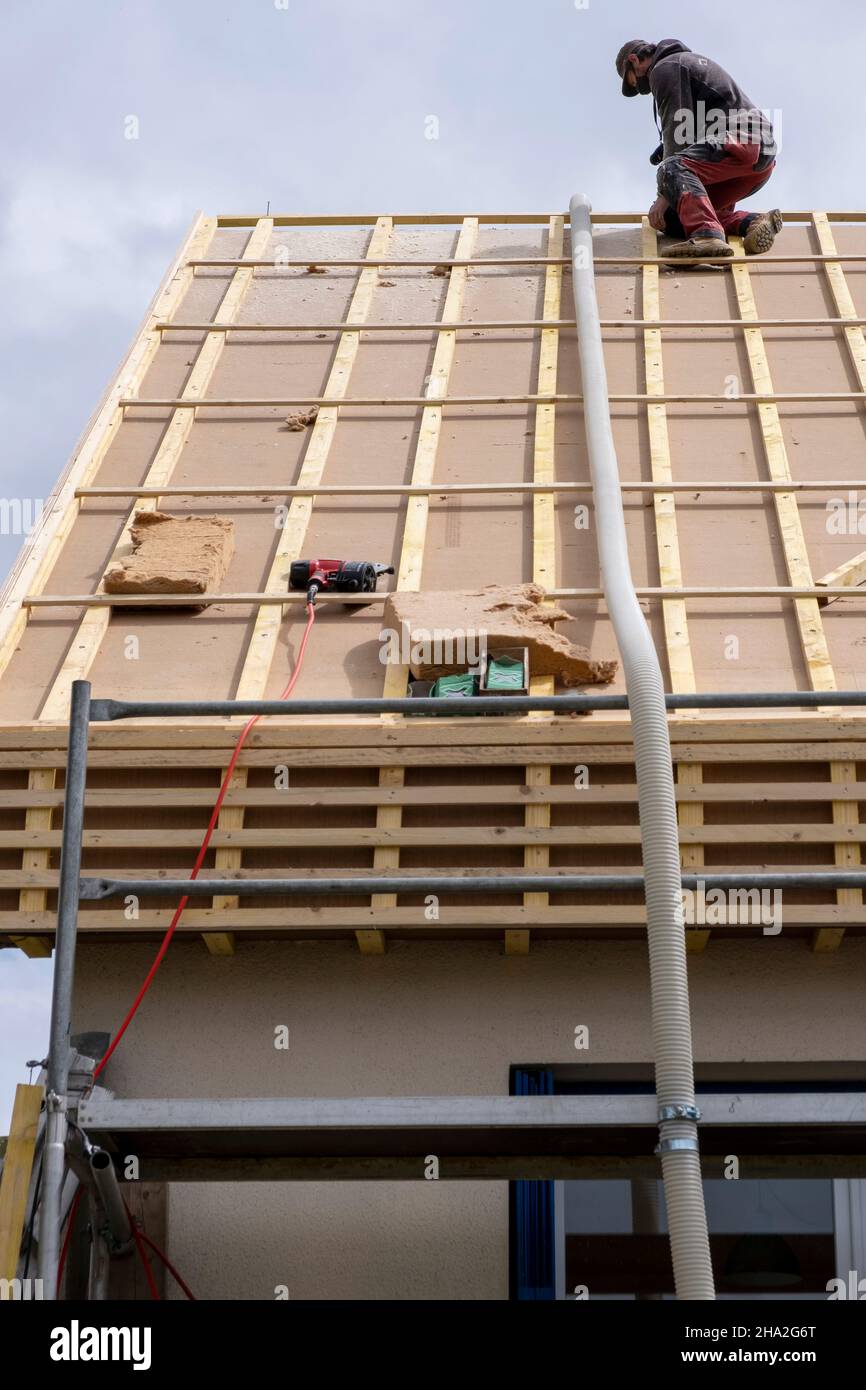 House and roof insulation, external wall insulation system. Roofer specialized in loose wood