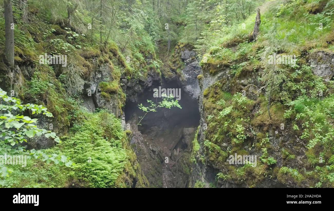 Mossy cave wall hi-res stock photography and images - Alamy