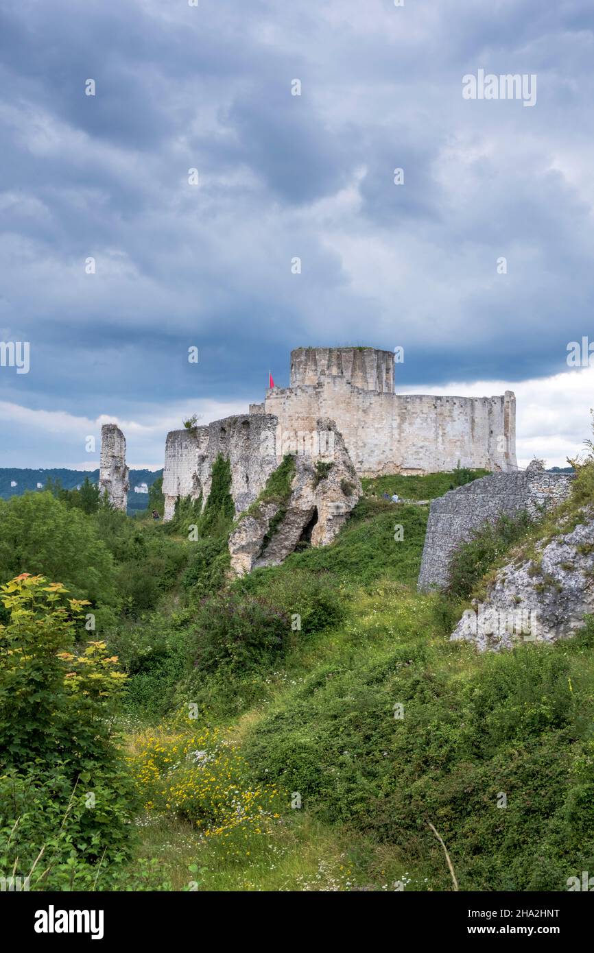 Les Andelys (northern France): overview of the fortified castle “Chateau Gaillard” in the Sine Valley. Ruins of the medieval fortress built on chalky Stock Photo