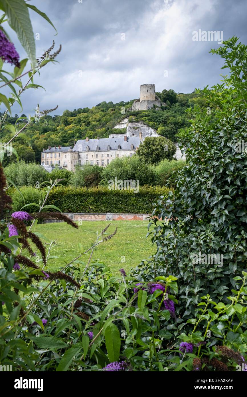 La Roche-Guyon (northern France): overview of the castle and its keep ...