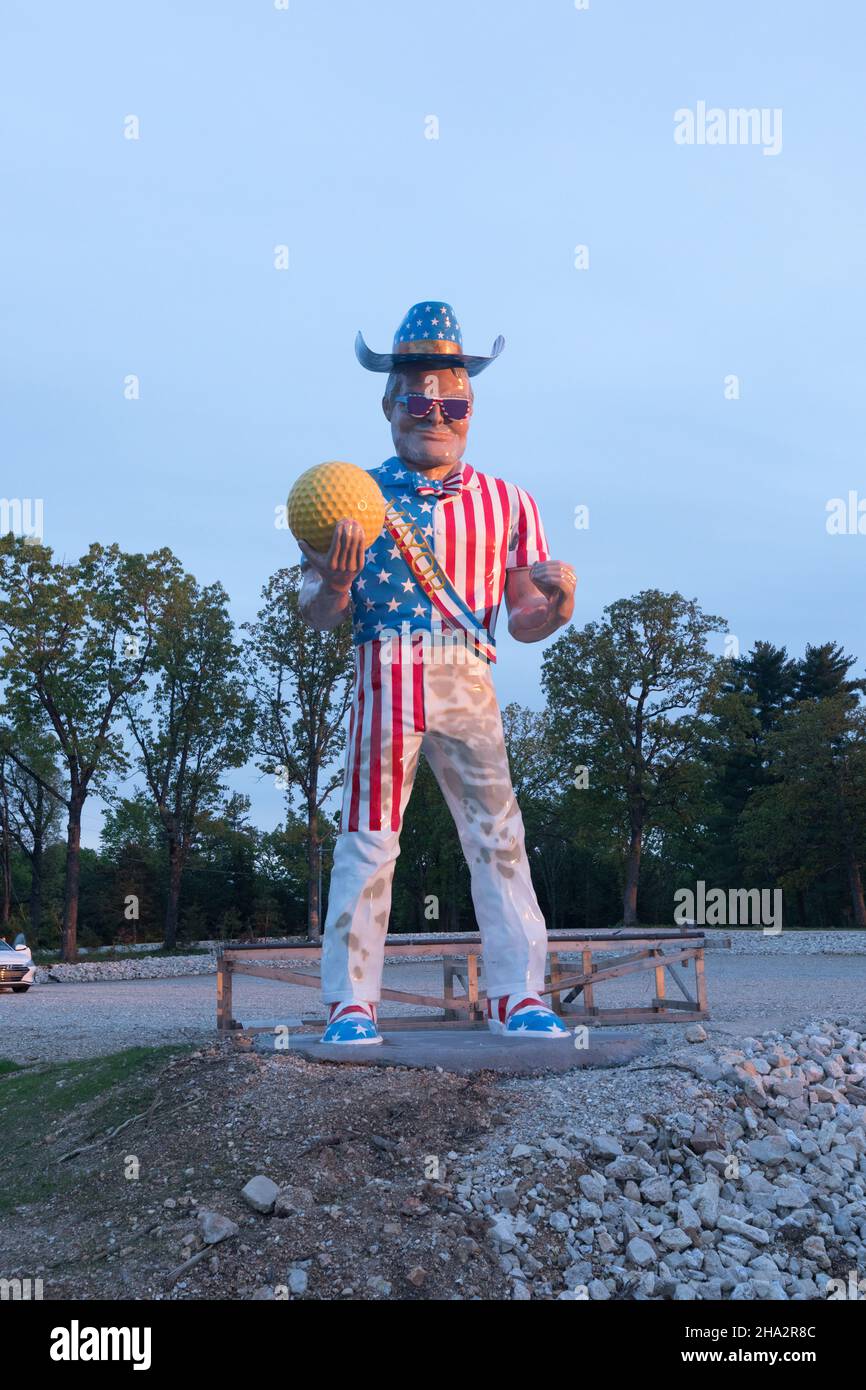 St Robert, Missouri, MO, USA On Route 66, Mega Mayor Muffler Man at the