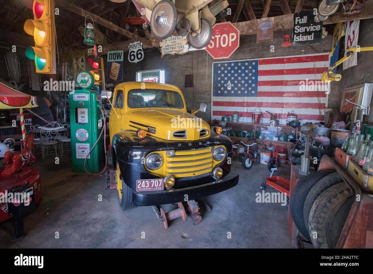 Everton, Missouri, MO, USA Gay Parita's Sinclair Station Stock Photo