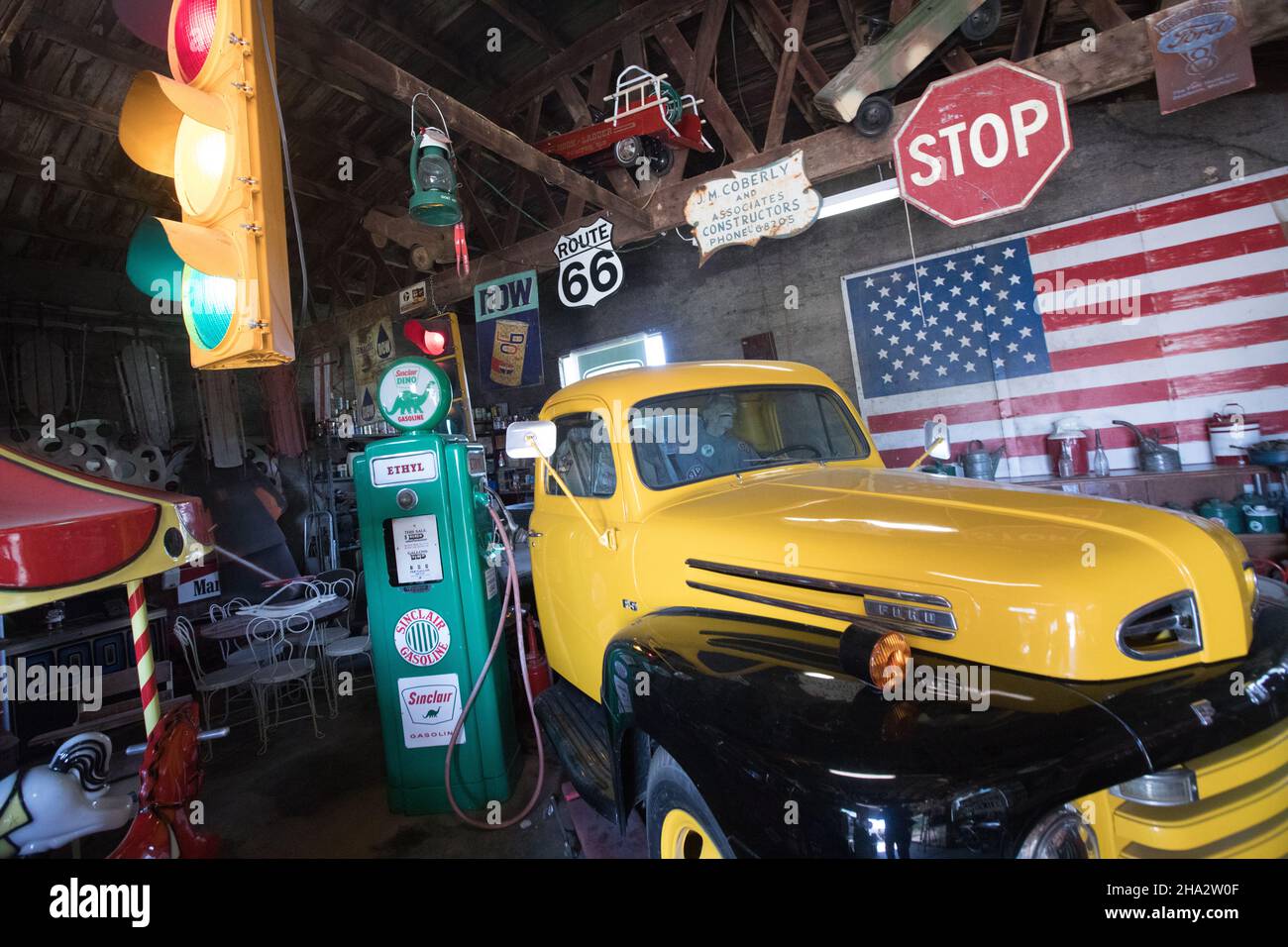 Everton, Missouri, MO, USA Gay Parita's Sinclair Station Stock Photo