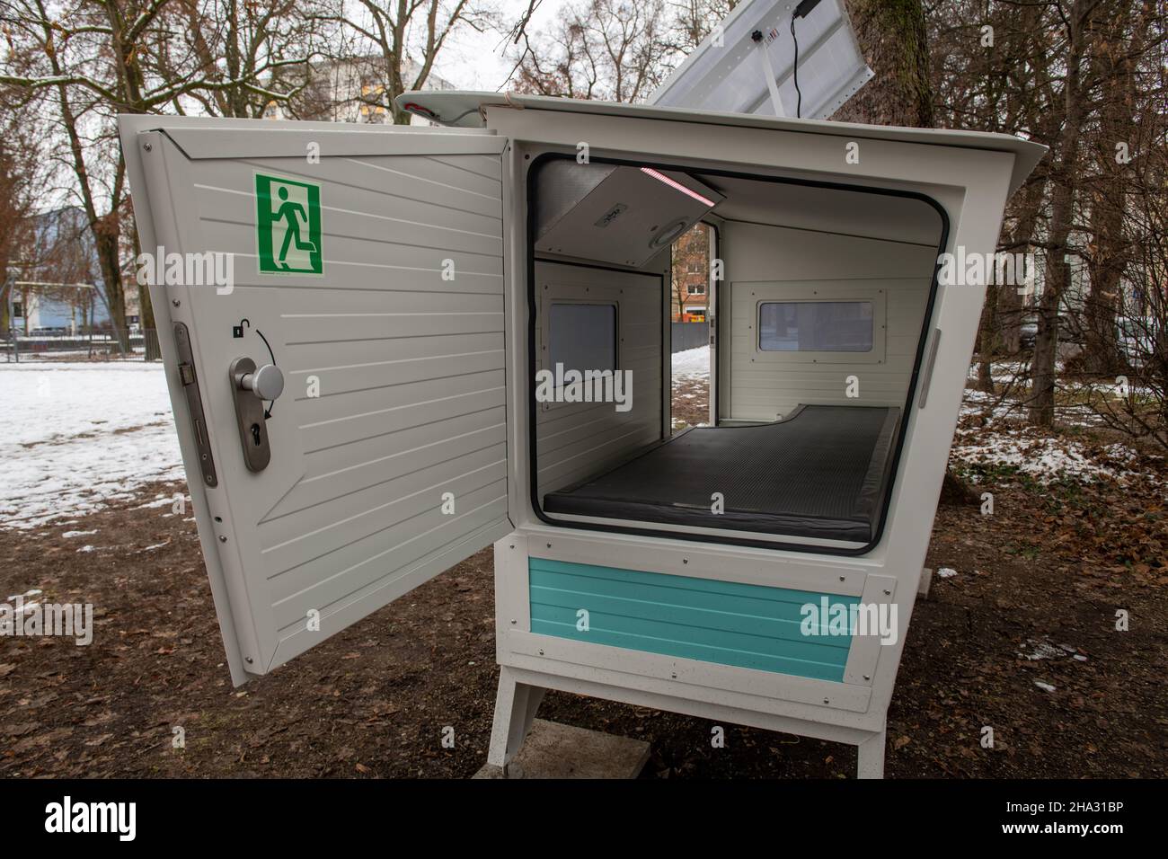 Ulm, Germany. 10th Dec, 2021. At Karlsplatz there is an "Ulmer Nest