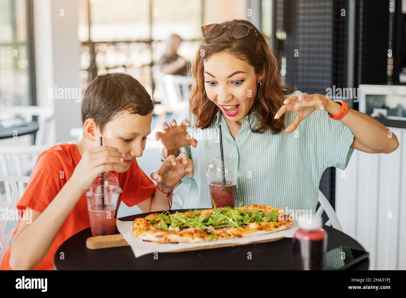 In a pizzeria hi-res stock photography and images - Page 3 - Alamy