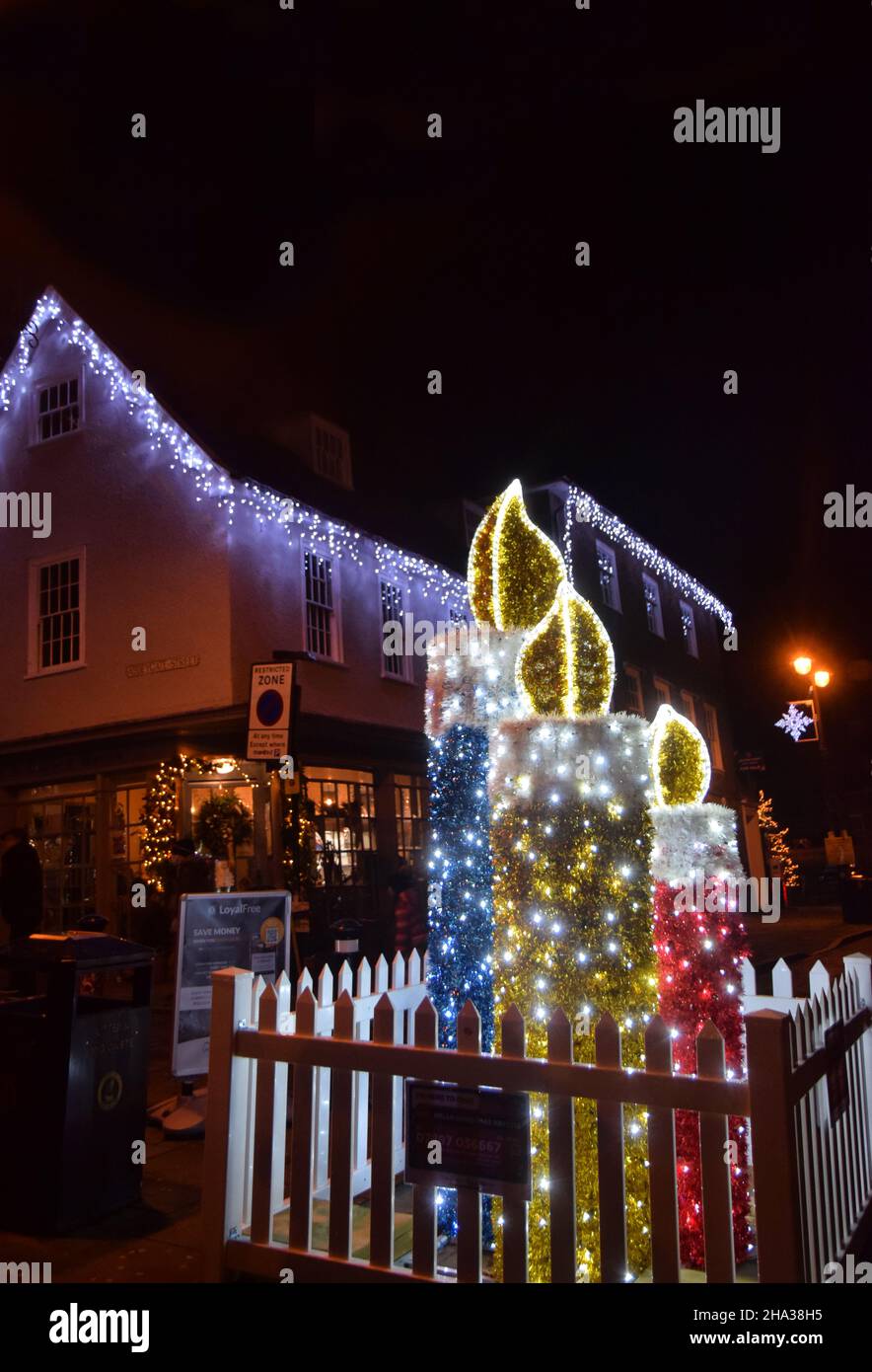 bury st edmunds, christmas lights and decorations 2021, angel hill