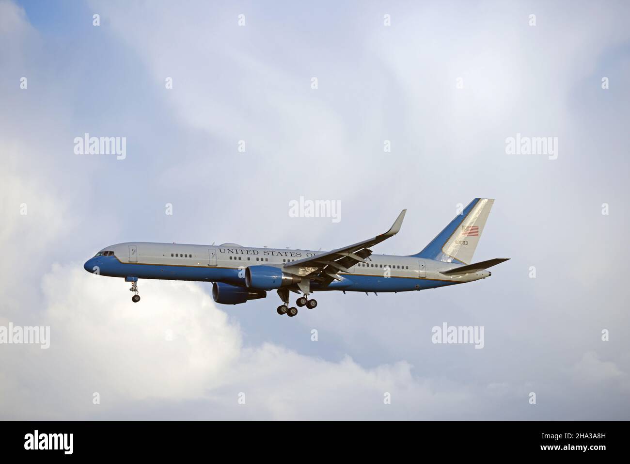 UNITED STATES OF AMERICA's AIR FORCE 2, a BOEING C-32, 90003 arriving