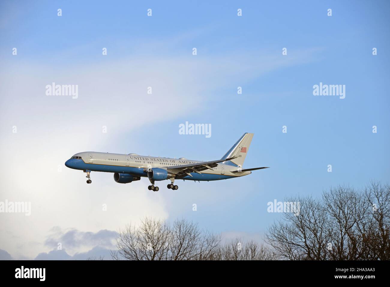UNITED STATES OF AMERICA's AIR FORCE 2, a BOEING C-32, 90003 arriving at Liverpool John Lennon Airport for the G7 leaders summit in the city Stock Photo