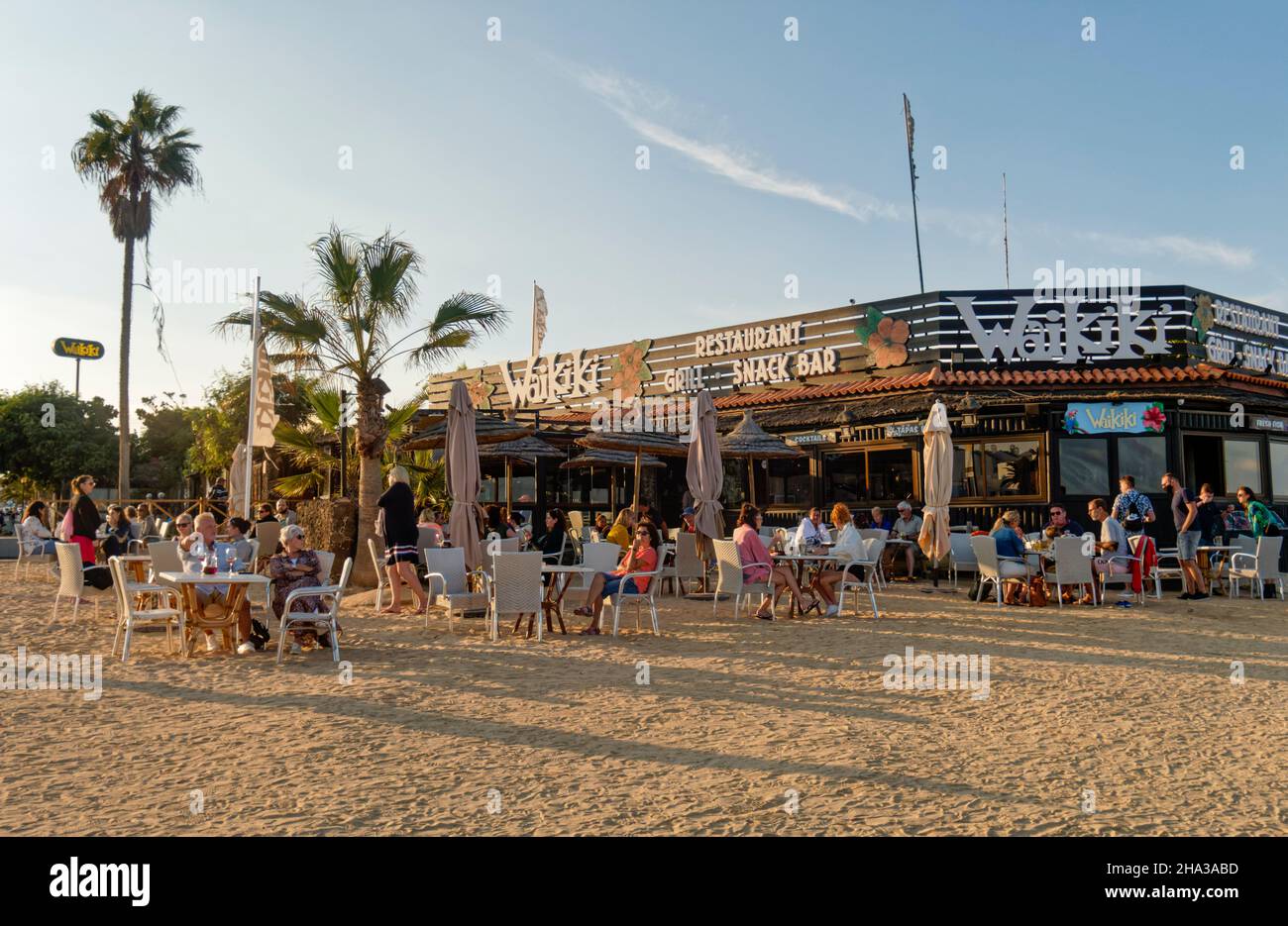 Beach bar Waikiki am Strand von Corralejo, Fuerteventura, Kanarische Inseln, Spanien Stock Photo