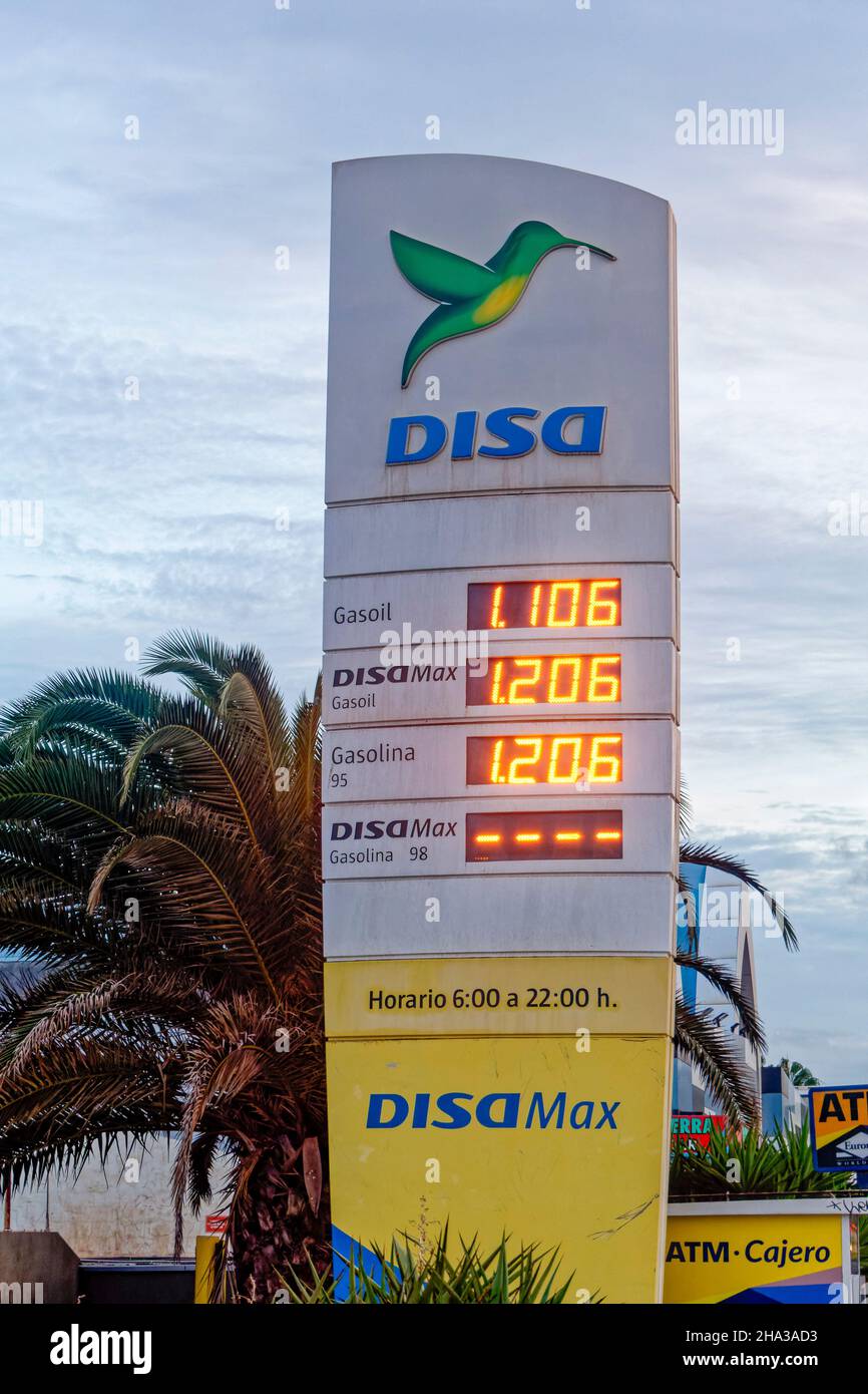 Disa Tankstelle in Corralejo, billiger Sprit, Fuerteventura, Kanarische Inseln, Spanien Fuerteventura, Canary Islands, Spain Stock Photo