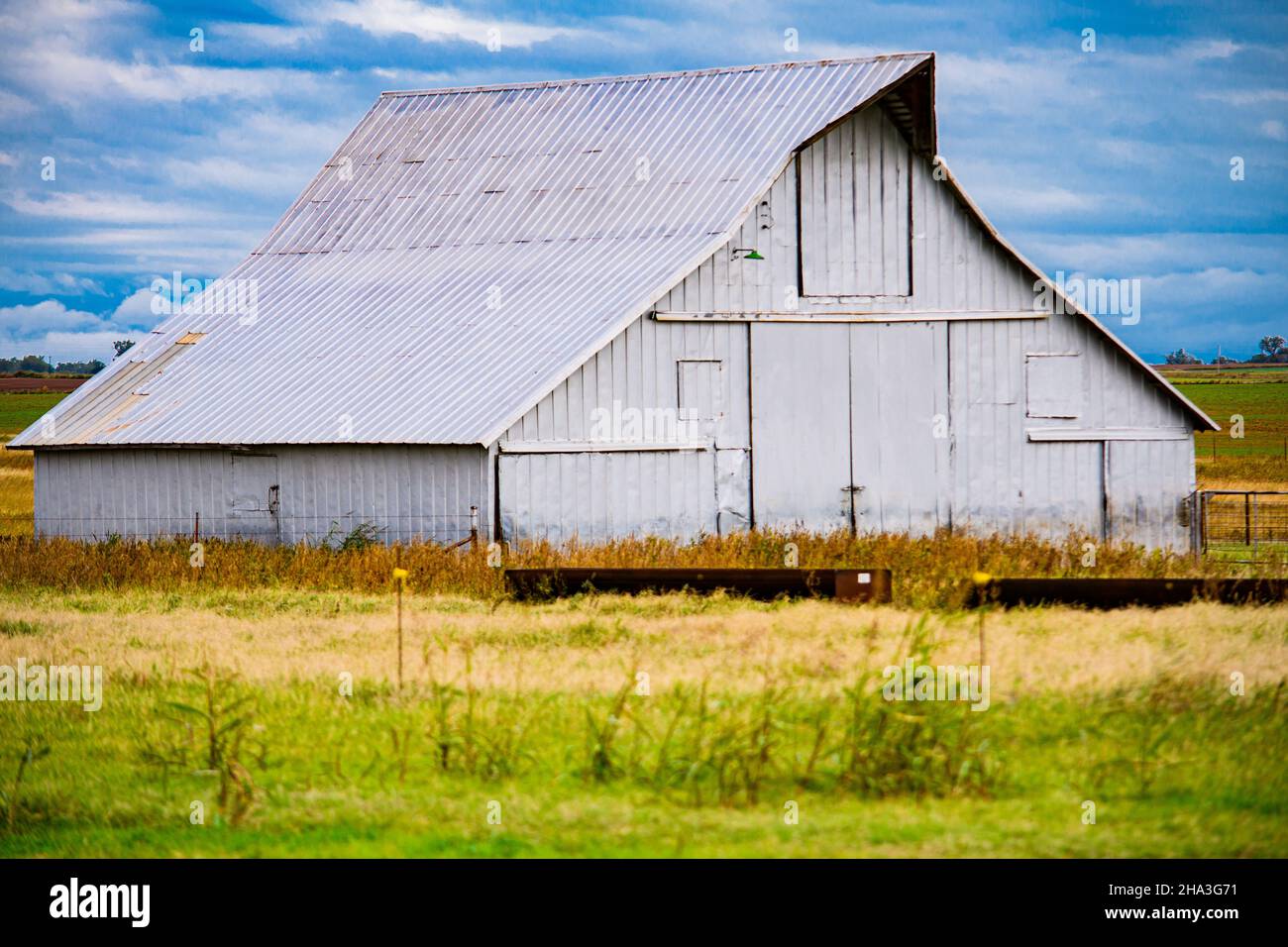White croft house cottage in a rural mountain landscape Stock Photo Alamy