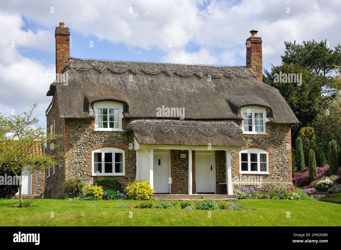 Thatched cottage, Dalham, Suffolk, England, United Kingdom Stock Photo