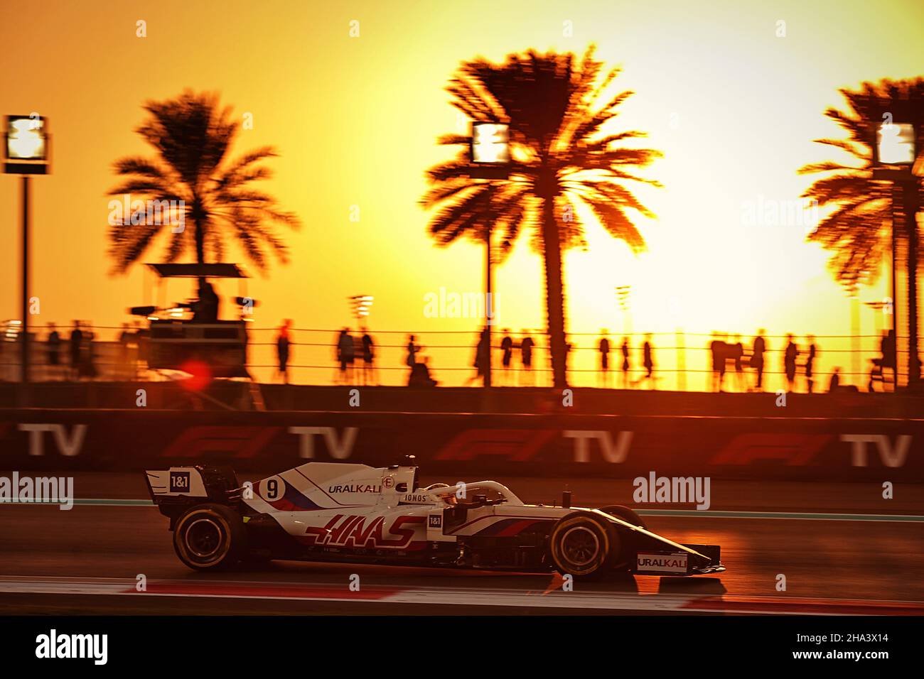 Abu Dhabi, Abu Dhabi. 10th Dec, 2021. Nikita Mazepin (RUS) Haas F1 Team VF-21