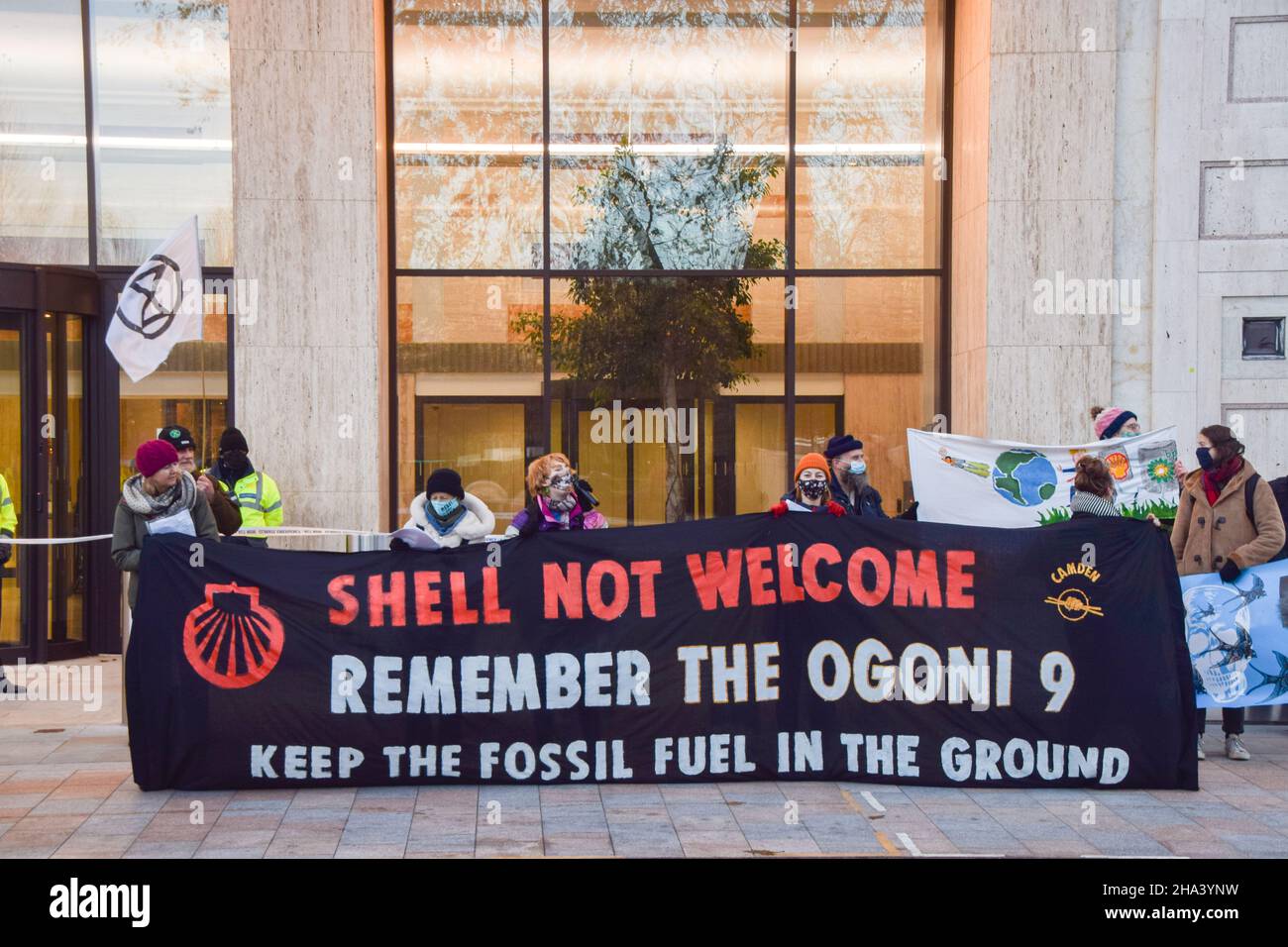 Bp move hq hi-res stock photography and images - Alamy