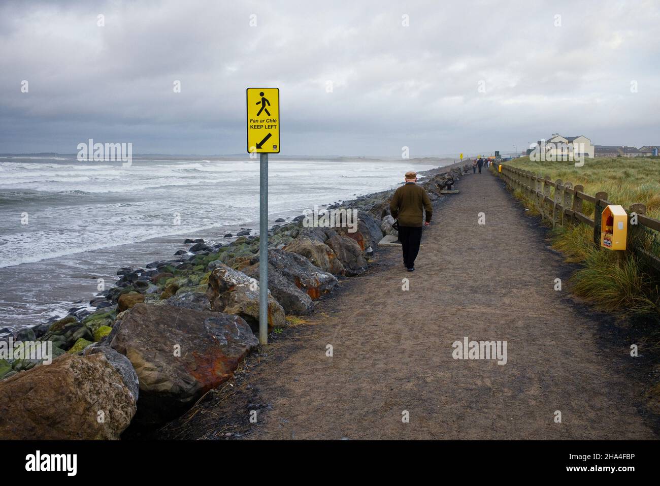 Old man walking on beach hi-res stock photography and images - Alamy