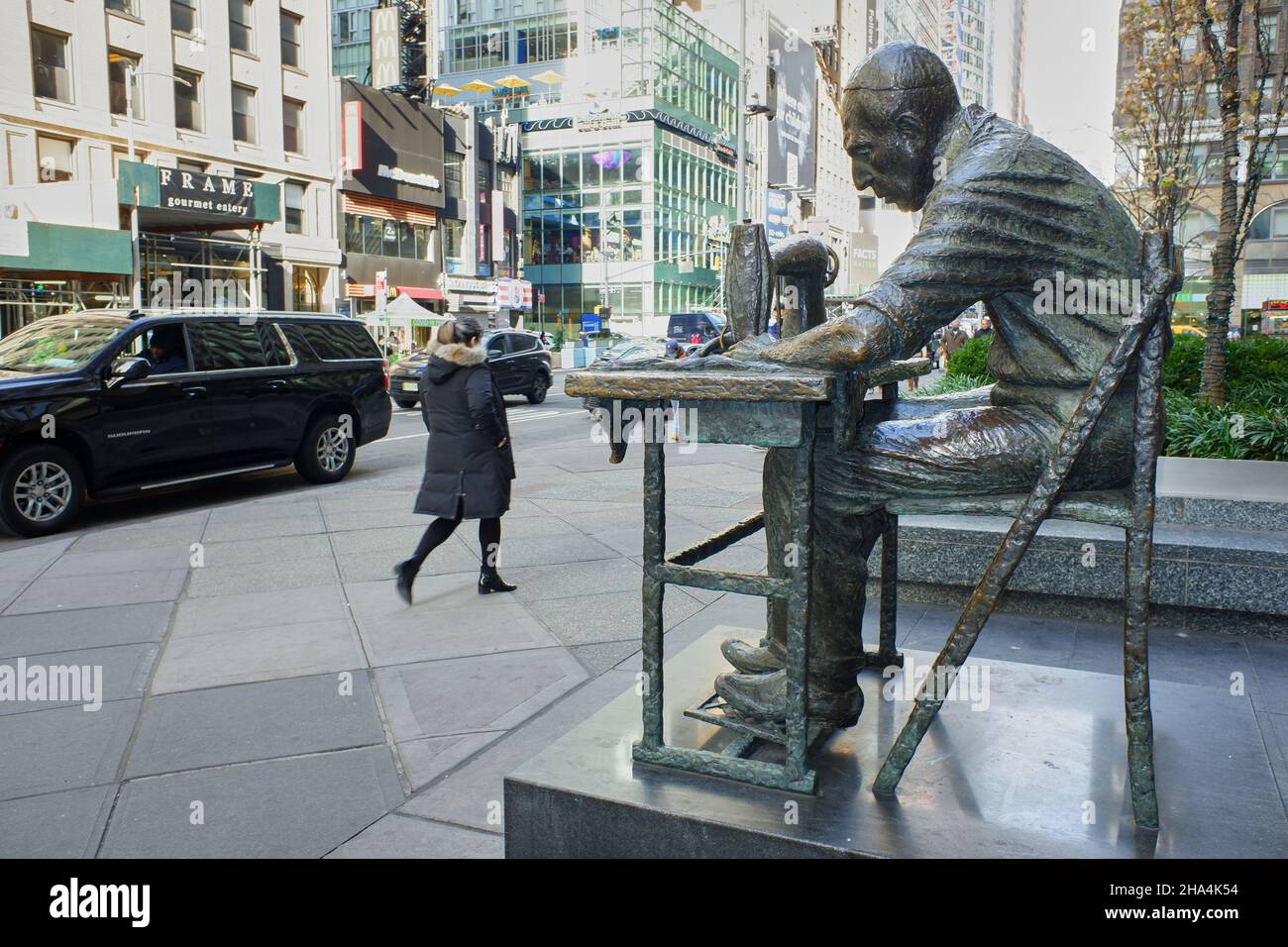 The Garment Worker sculpture by Judith Weller at 7th Avenue.Garment District.Midtown Manhattan, New York City, USA Stock Photo