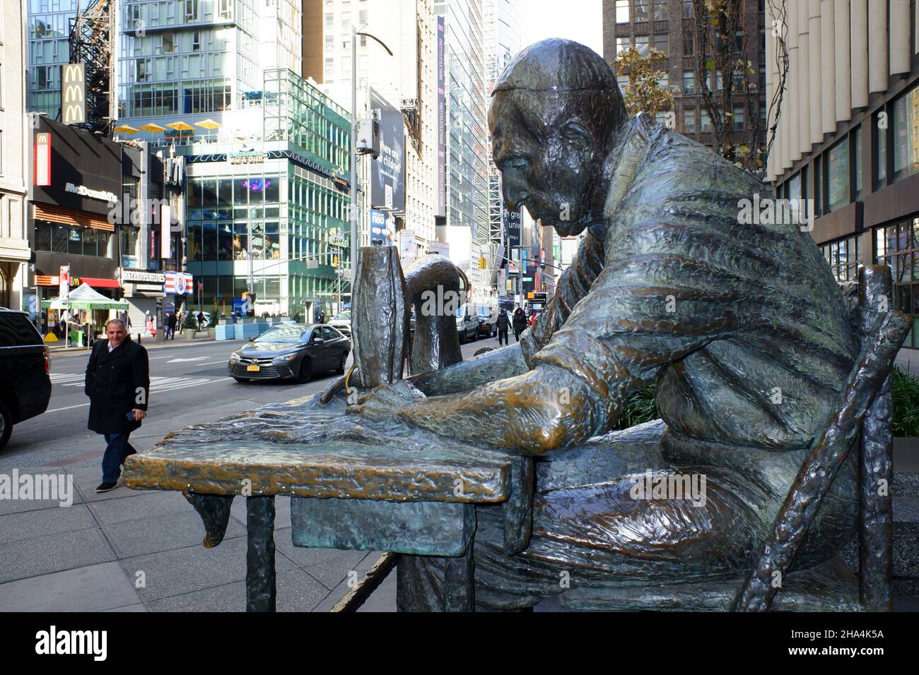 The Garment Worker sculpture by Judith Weller at 7th Avenue.Garment District.Midtown Manhattan, New York City, USA Stock Photo
