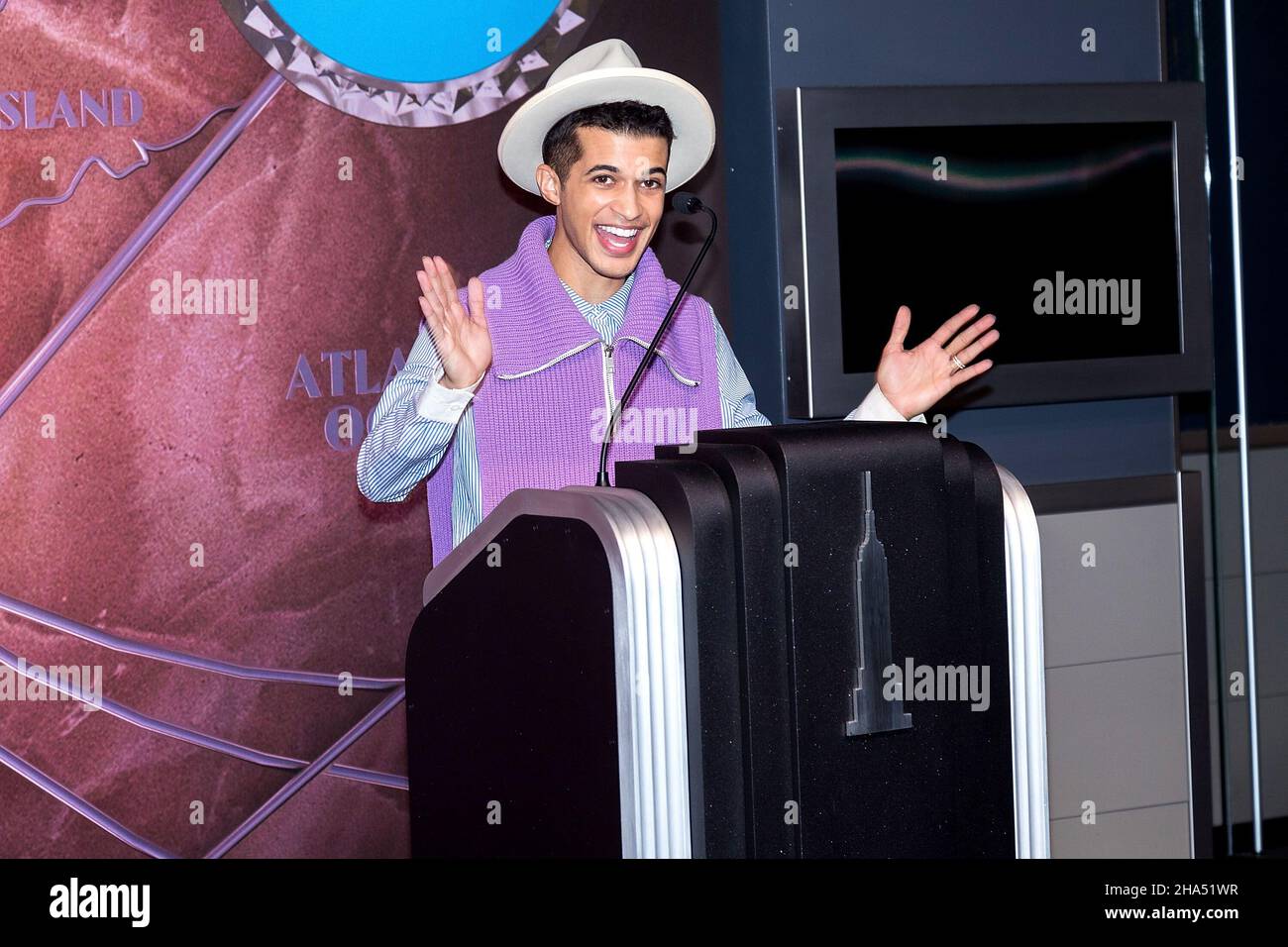New York, NY, USA. 10th Dec, 2021. The Cast of Dear Evan Hansen, Jordan