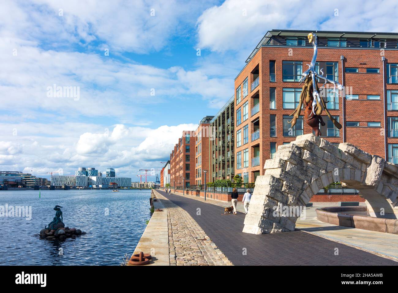 Copenhagen, Koebenhavn: sculptures Den genmodificerede Havfrue (The genetically modified Mermaid), Det genmodificerede Paradis (The genetically modifi Stock Photo