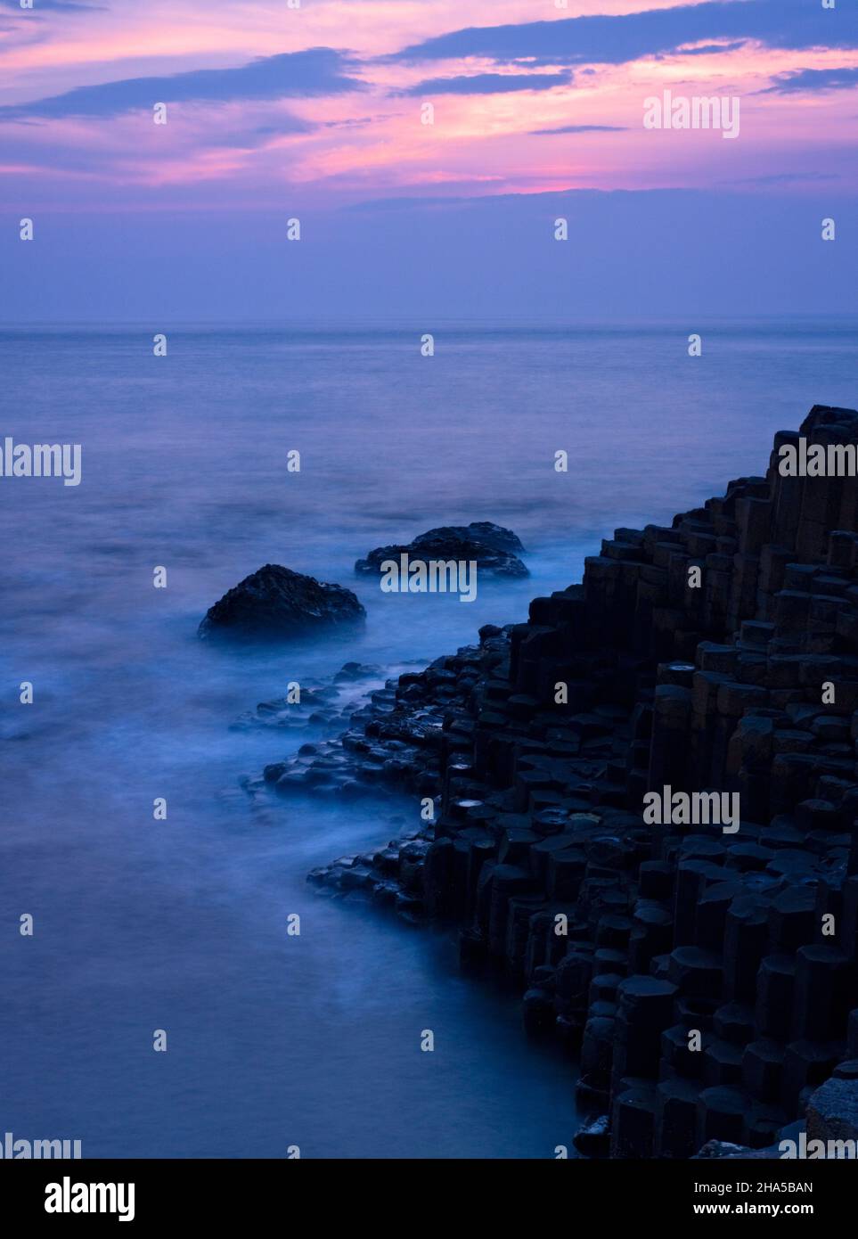 europe,northern ireland,county antrim,causeway coast,evening mood at the giant's causeway Stock Photo